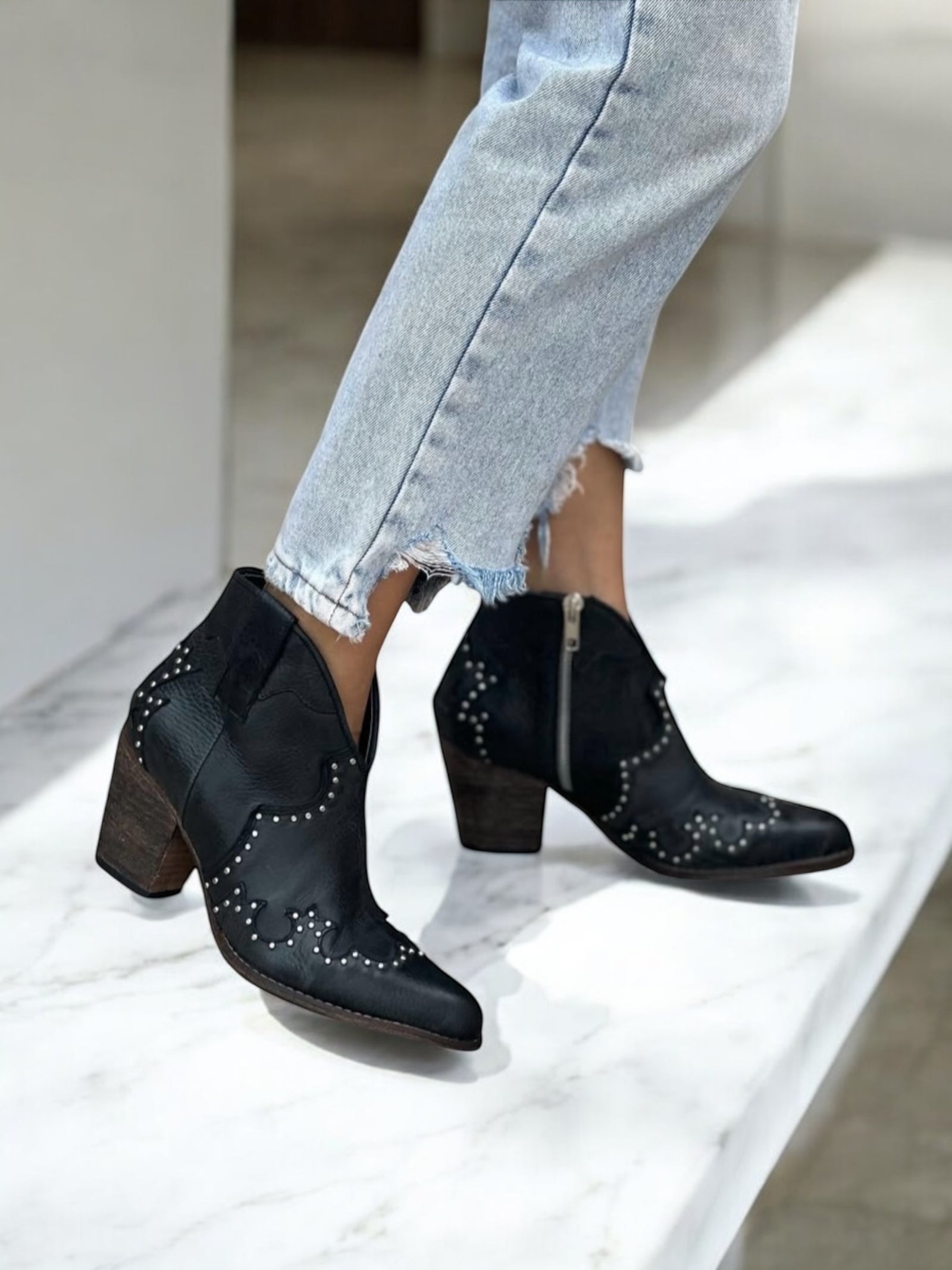 Federica Cuero Negro