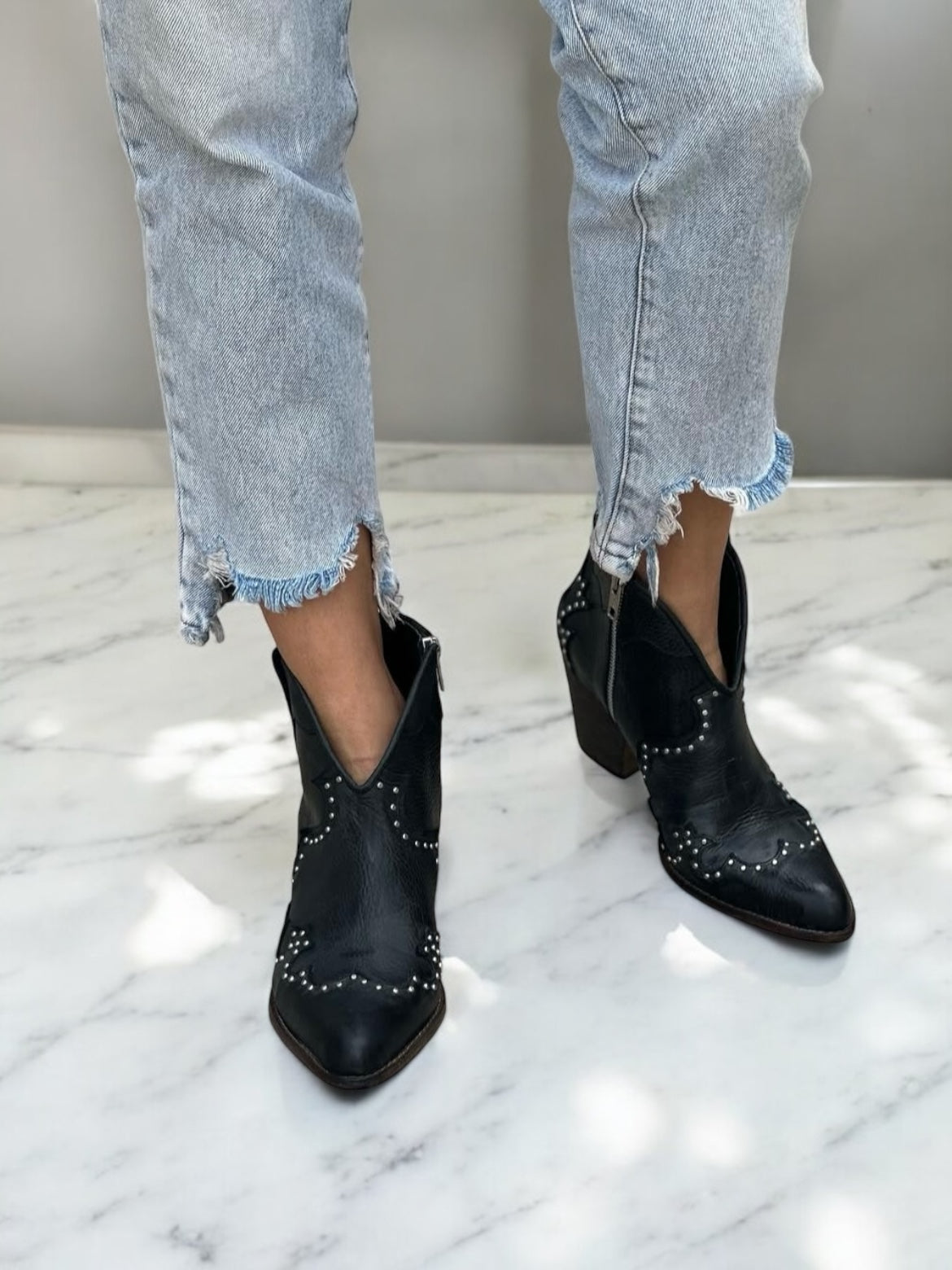 Federica Cuero Negro