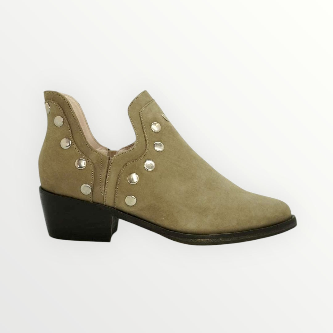 Kate Salvia Tachas