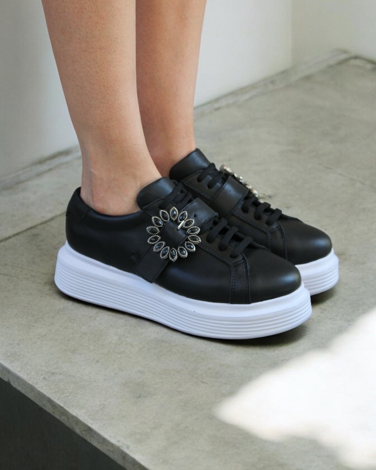 Zapatilla Round Negro