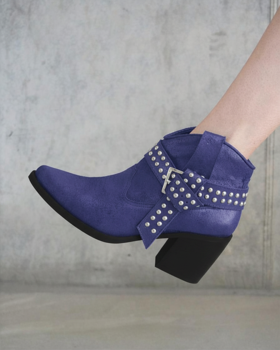 Carlota Azul Tachas