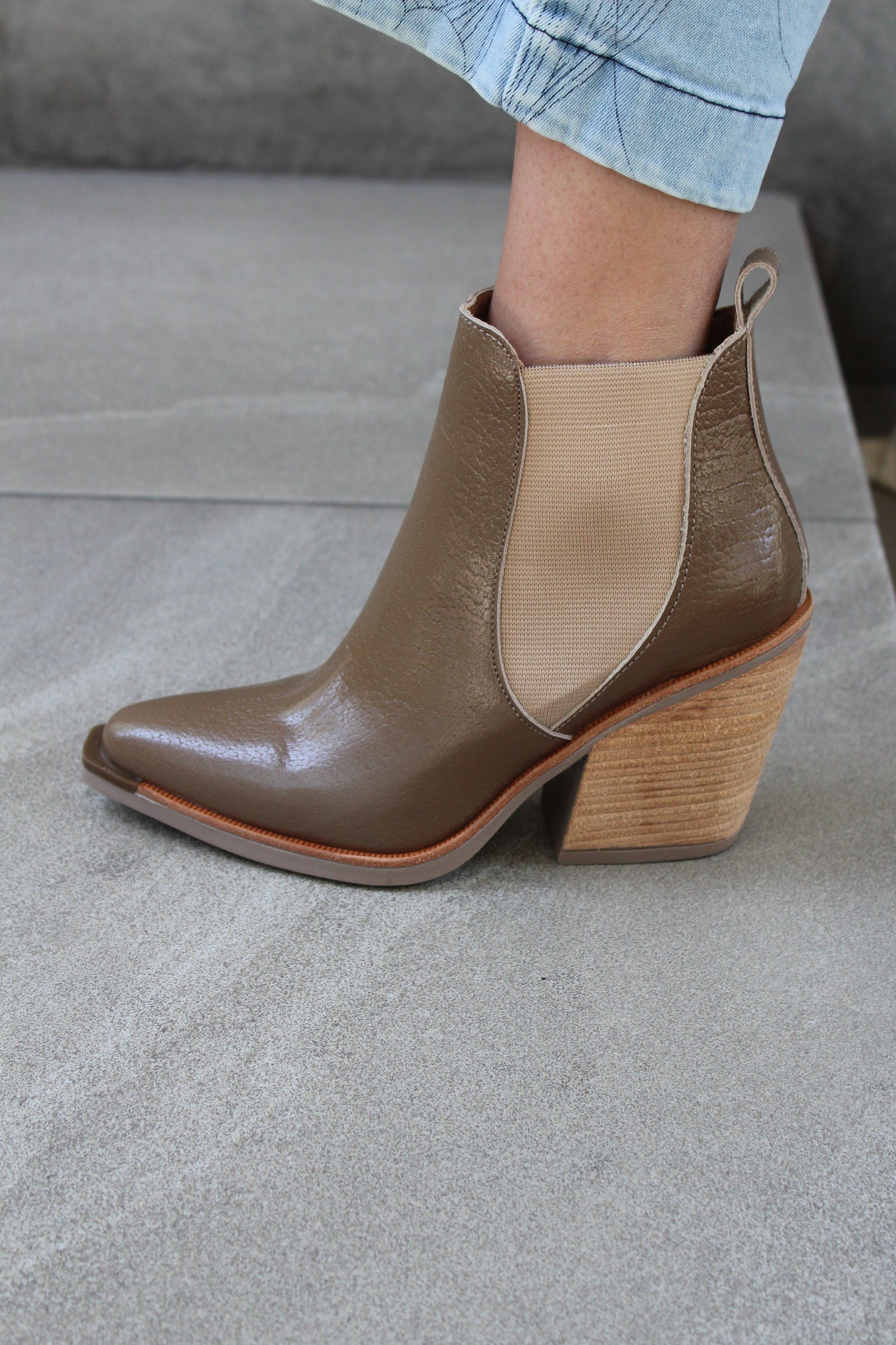 Sandra Charol Cafe - Outlet