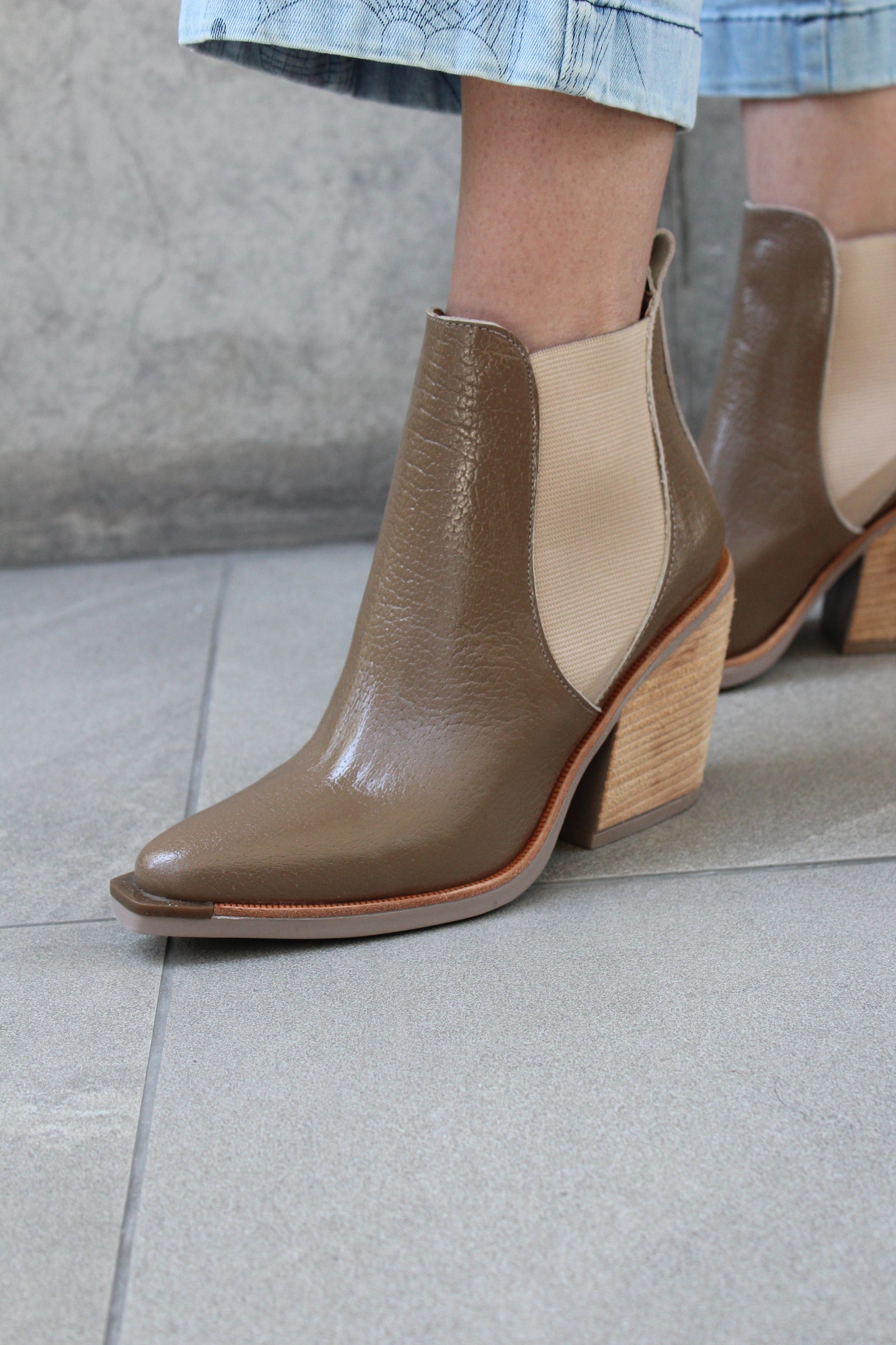 Sandra Charol Cafe - Outlet