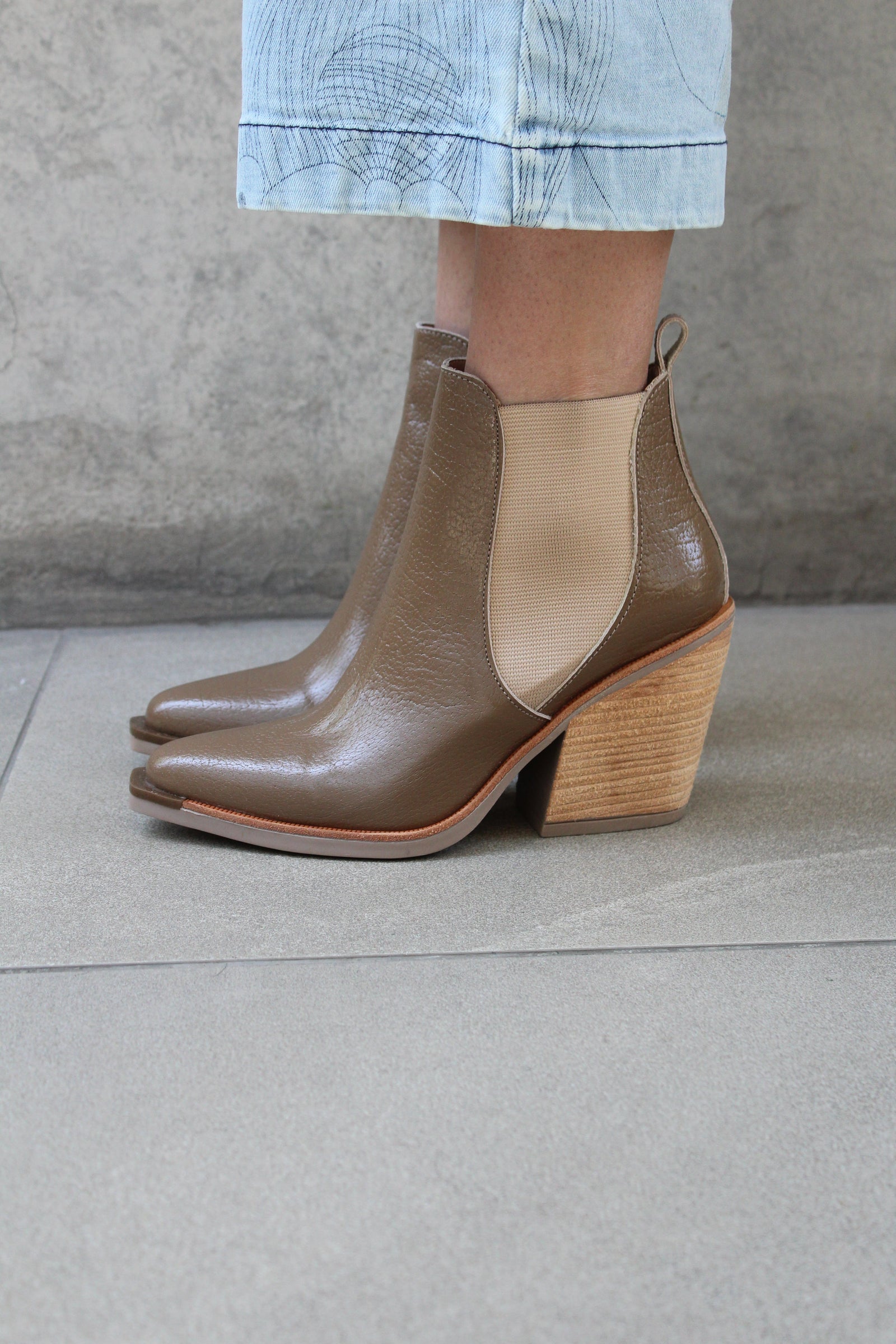 Sandra Charol Cafe - Outlet