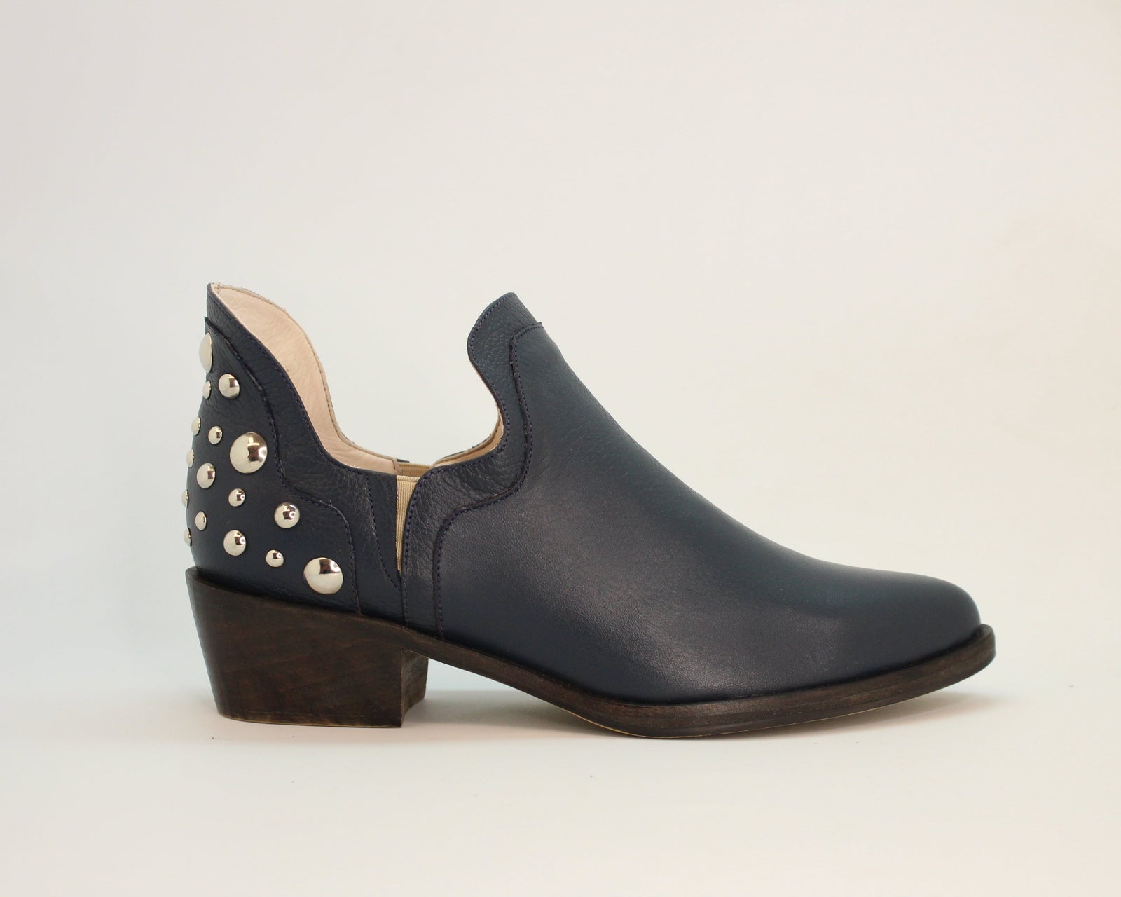 Kate Navy Tachas