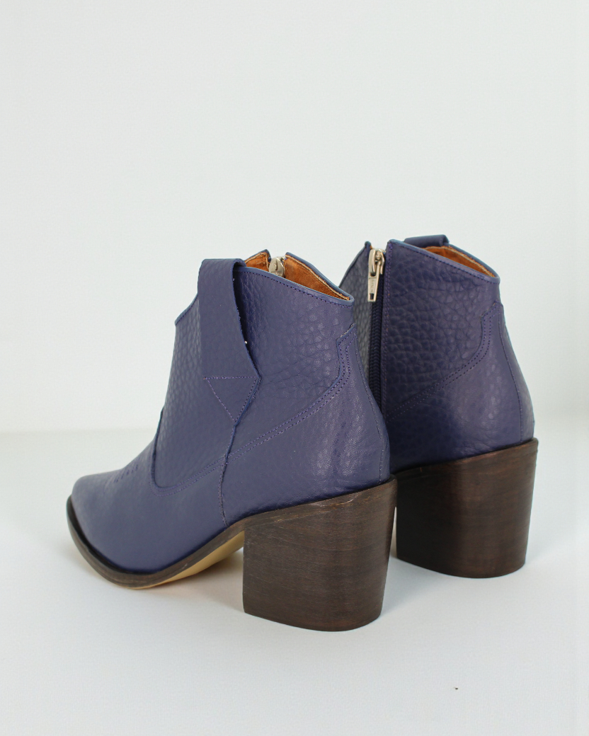 Carlota Azul Tachas