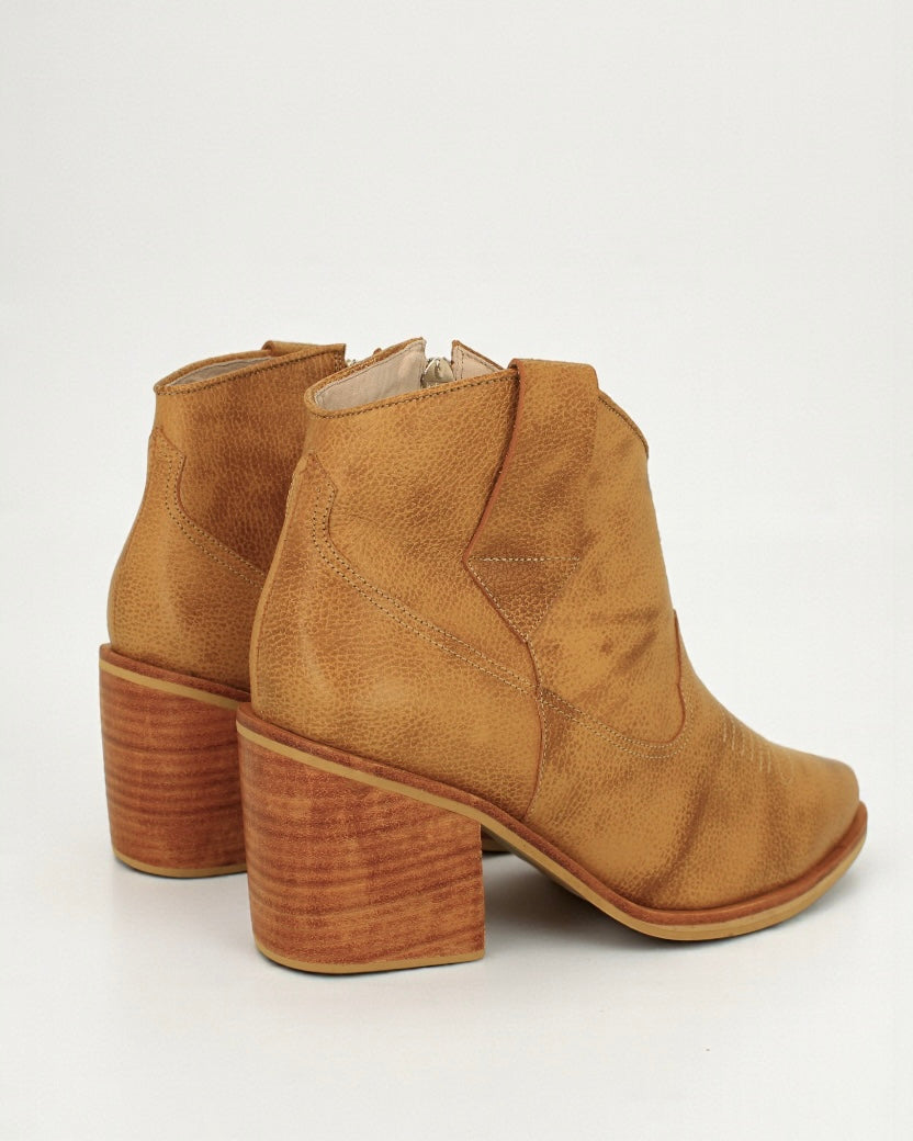 Carlota Suela Vintage