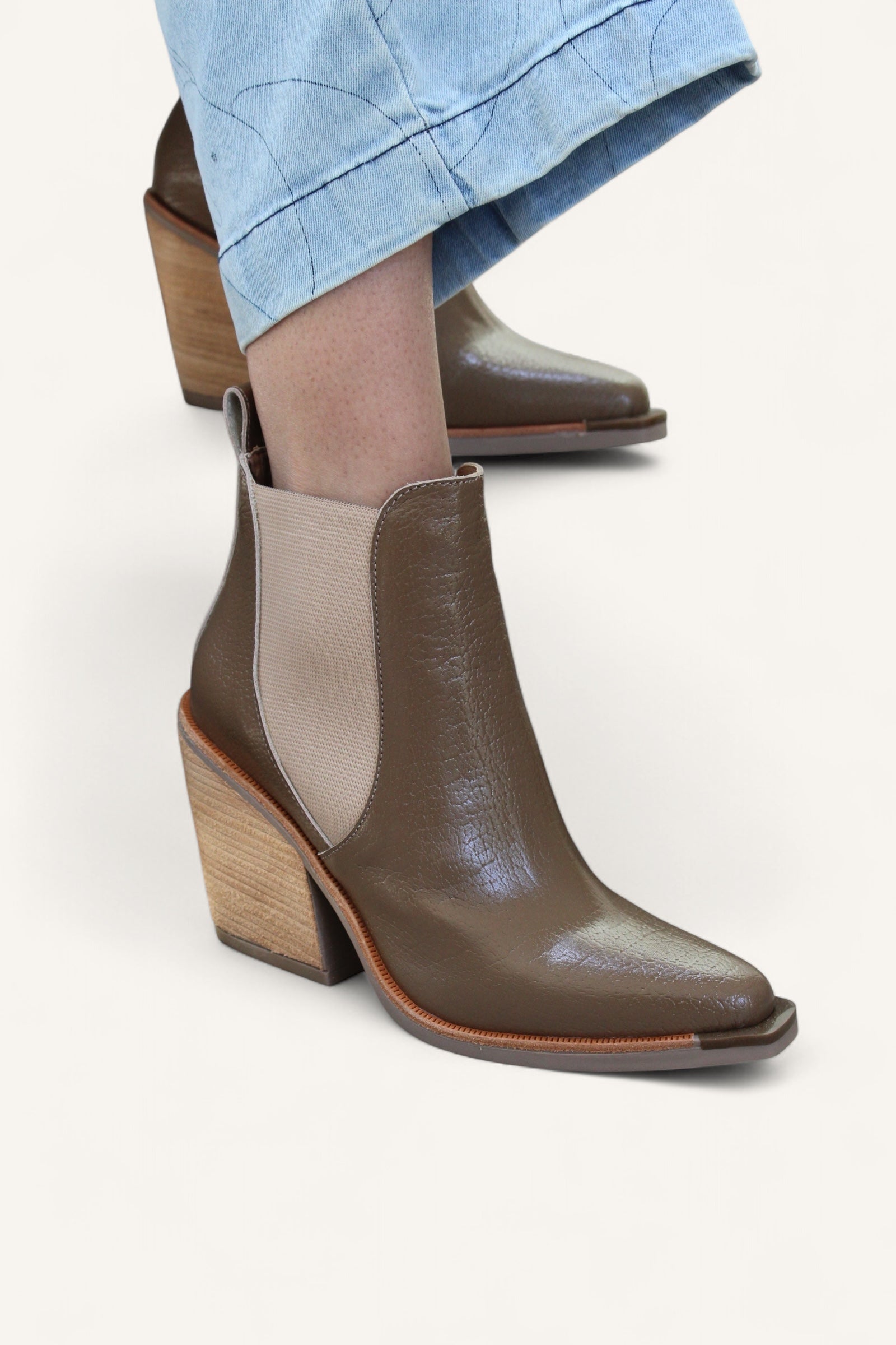 Sandra Charol Cafe - Outlet