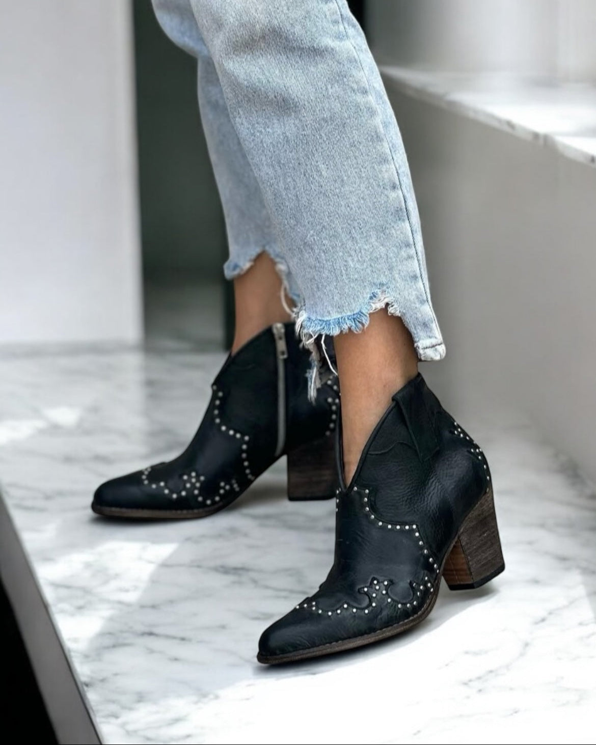 Federica Cuero Negro