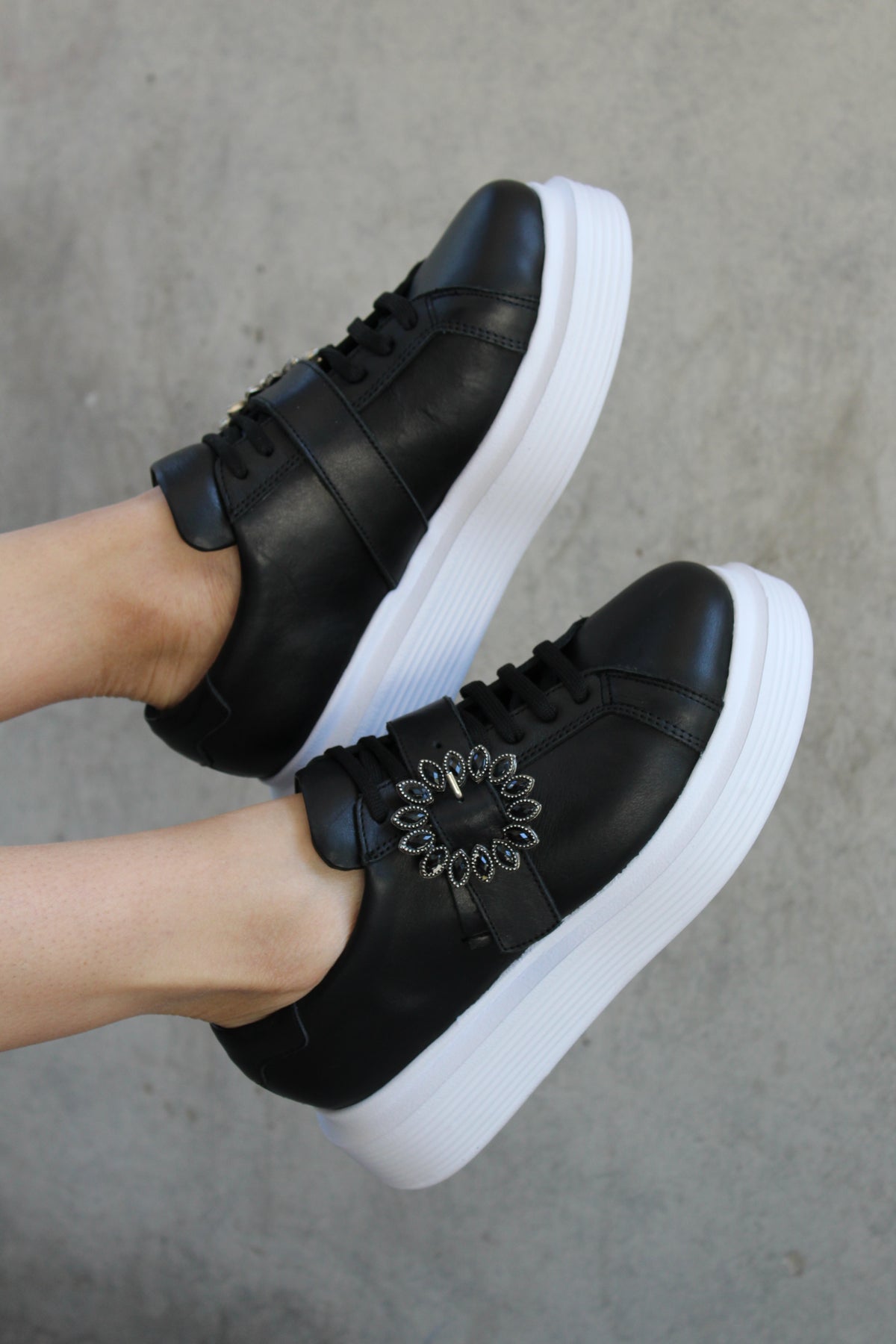 Zapatilla Round Negro