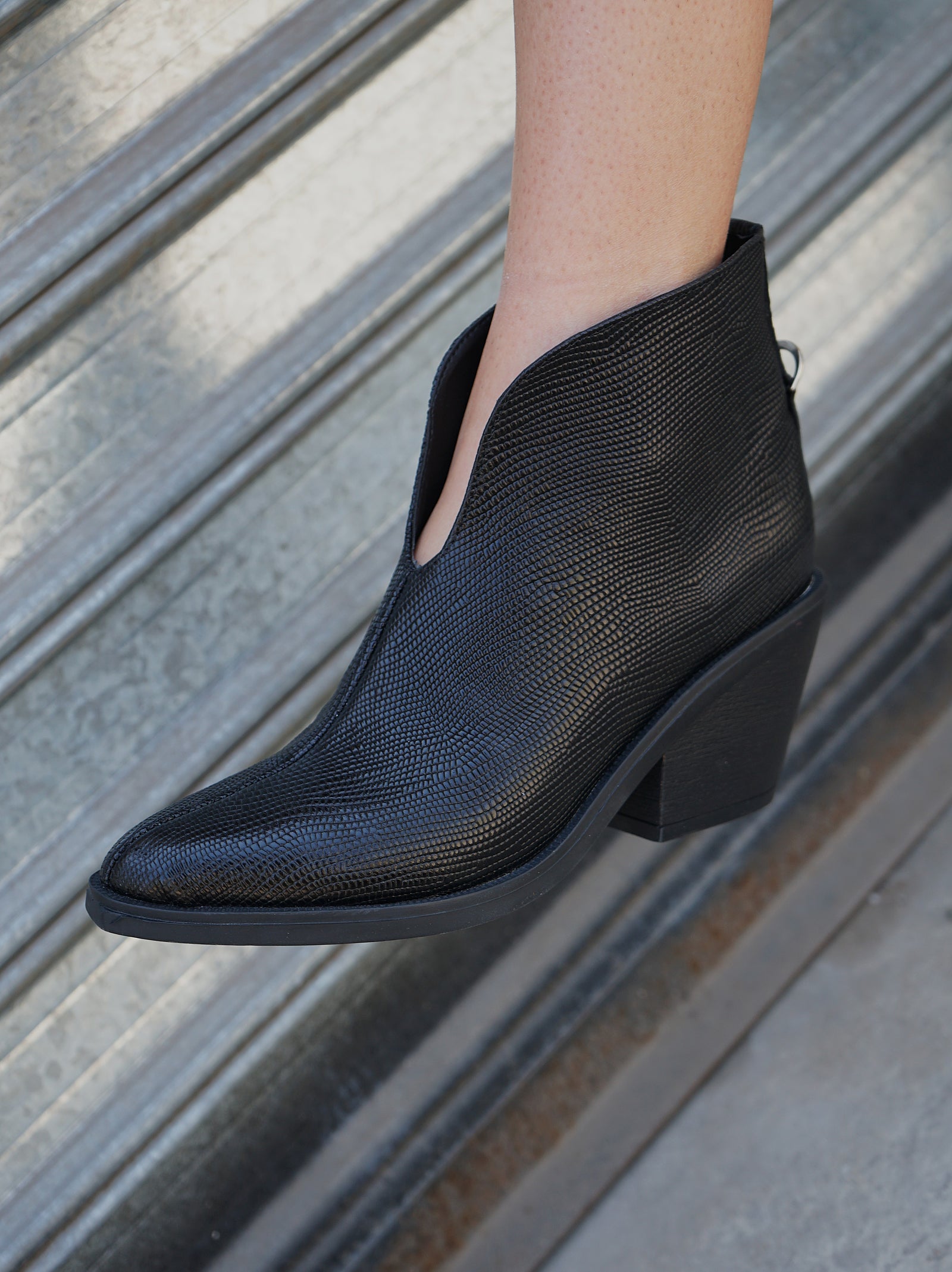 Araceli Iguana Negro - Outlet