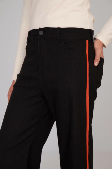 Pantalon Pata Ancha Vivo Negro Naranja