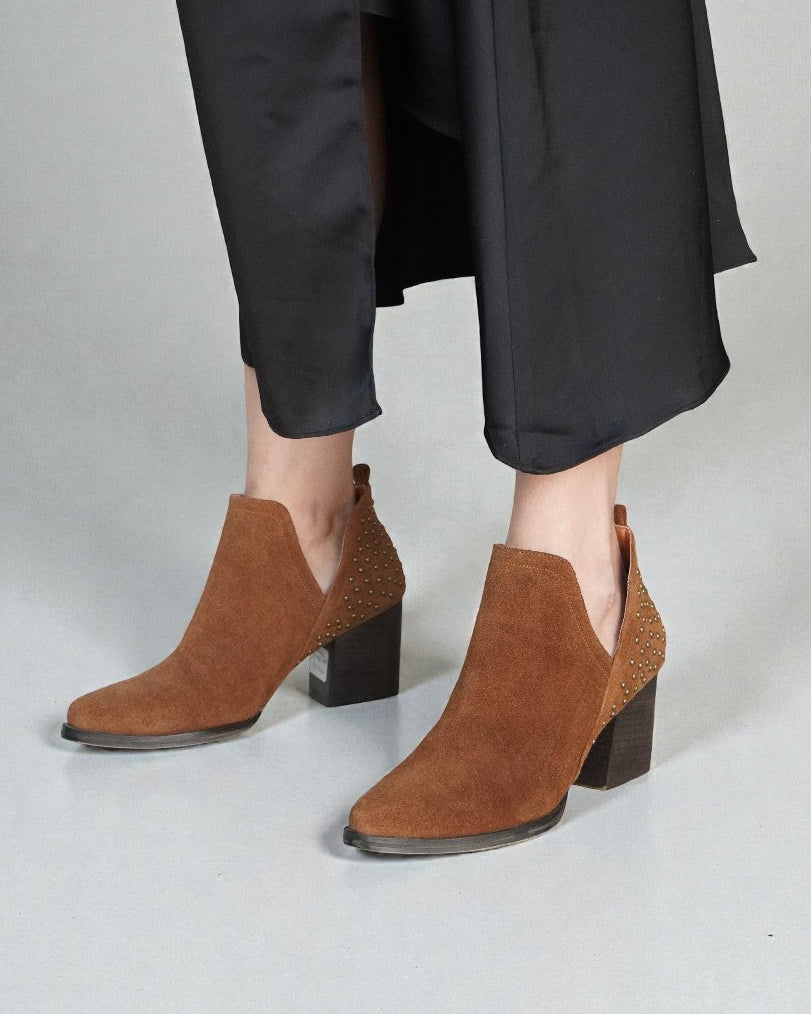 Aldana Gamuza Camel Tachas Atras