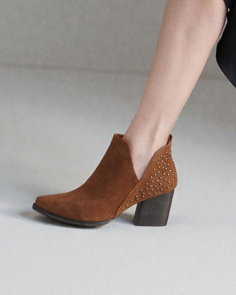 Aldana Gamuza Camel Tachas Atras