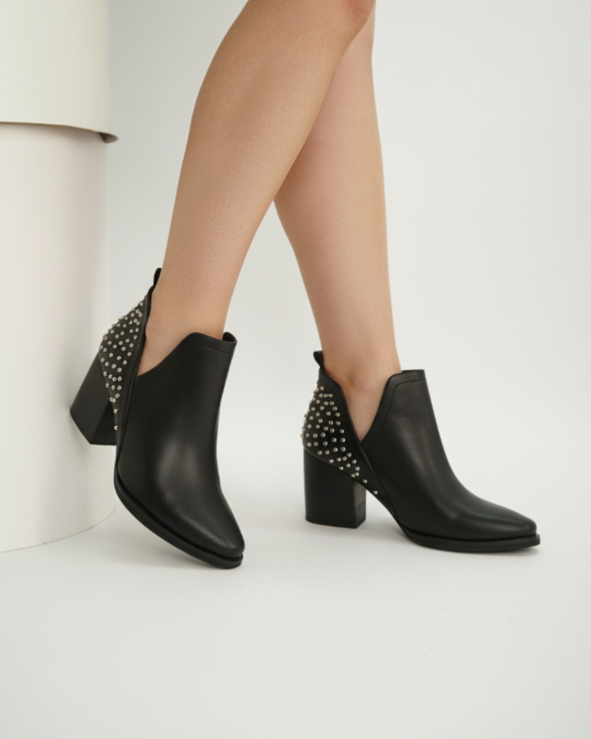 Aldana Negro Tachas Atras