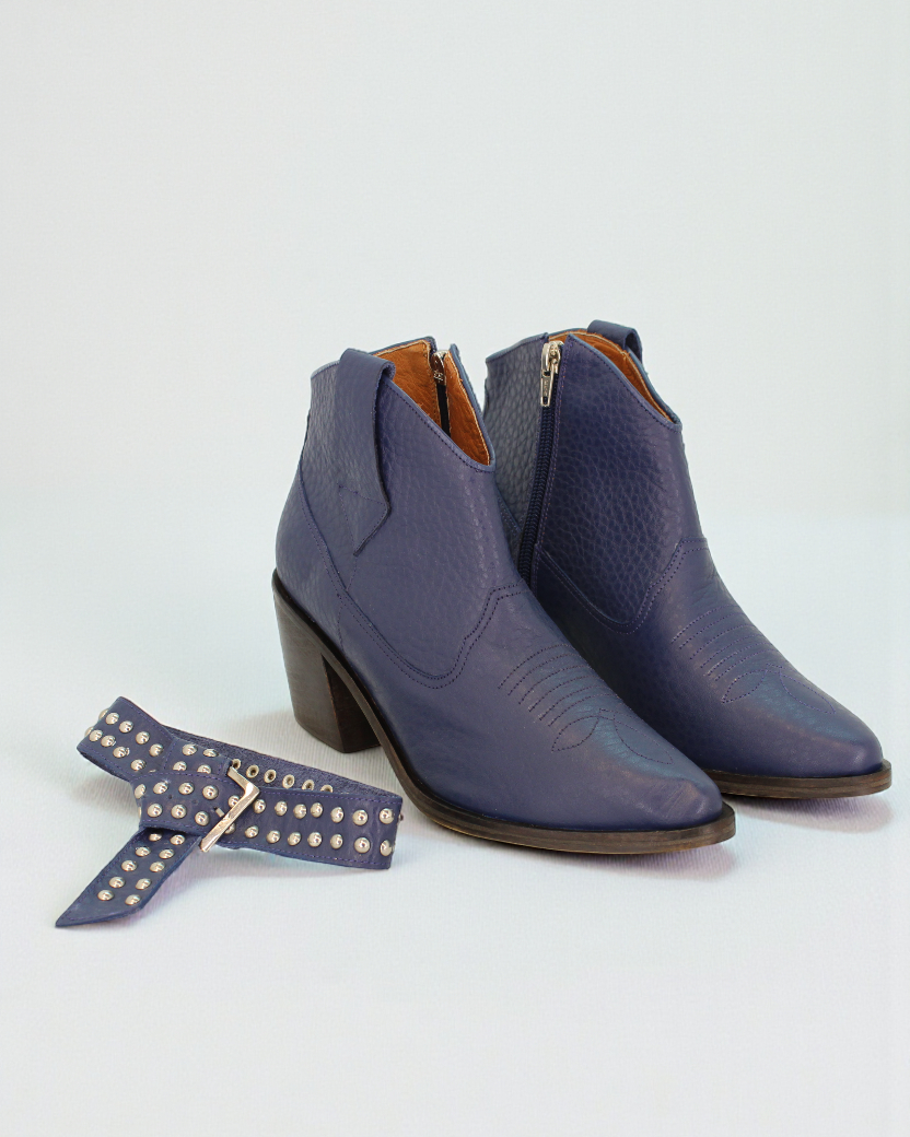 Carlota Azul Tachas