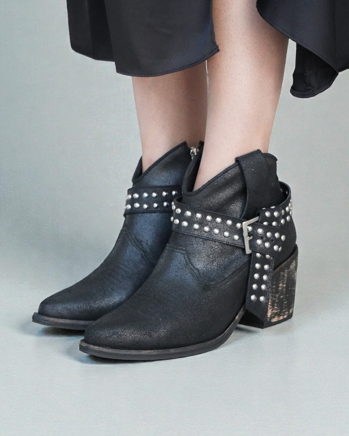 Carlota Gamuza Negro Tachas