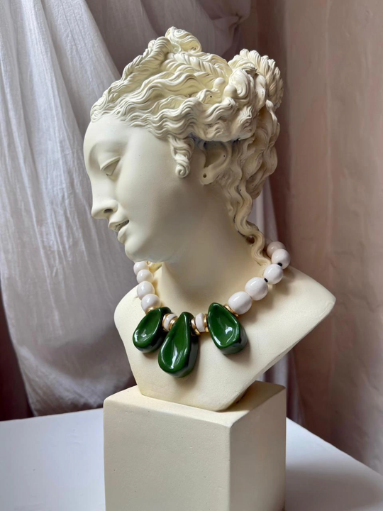 Collar Uh Berta