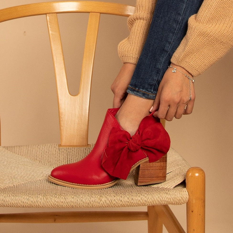 Botín cuero rojo con moño Zapatos de cuero argentino en Chile - La de Aires