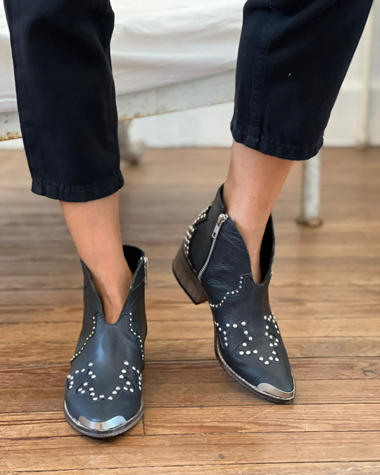 Joaquina Tachas Negro